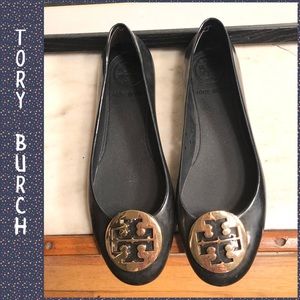 SALE🌷6-TORY BURCH BLACK PLASTIC/GOLD LOGO FLATS